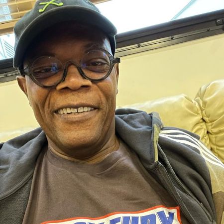 Samuel L. Jackson wears a glass and cap while taking a picture